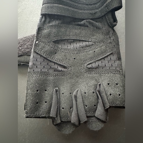 ihuan Ventilated Weight Lifting Gym Workout Gloves with Wrist Wrap Support - Picture 6 of 9